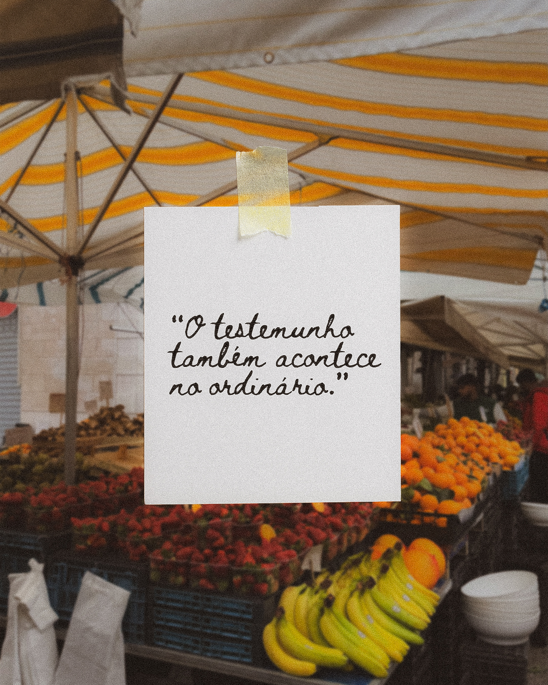 Nem todo dia será marcado por grandes acontecimentos. Há dias comuns, rotinas, lugares que parecem não ter nada de extraordinário. Mas é justamente nesses lugares que Deus também quer nos usar.

A nossa missão é vivida no cotidiano, na simplicidade de tarefas corriqueiras como ir à feira, ou em uma conversa no trabalho, na faculdade, em casa, no caminho e em cada encontro que Deus permite que tenhamos. Afinal, Jesus nos chama para sermos sal da terra e luz do mundo (Mateus 5:13-16), e isso começa justamente onde estamos.

Que as nossas vidas não sejam marcadas apenas pelo que fazemos dentro da igreja, ou em fases que parecem extraordinárias em nossas vidas, mas também pela forma como testemunhamos o evangelho no dia a dia. Que, por onde passarmos, as pessoas possam perceber o amor, a graça, a verdade e o caráter de Jesus através de nós!

Não subestime os seus dias comuns. Deus também usa o ordinário para deixar marcas. O que Deus te deu e onde Deus te colocou possuem um propósito. Como Paulo nos lembra: “Tudo quanto fizerdes, fazei-o de todo o coração, como ao Senhor” (Colossenses 3:23)🤍